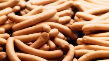 Ce conțin crenvurștii de porc, de fapt. Specialiștii au făcut analiza