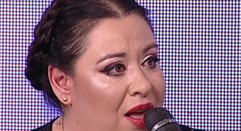 Oana Roman, în lacrimi la TV: „Nimeni nu m-a sunat să mă întrebe dacă mama e ok!”
