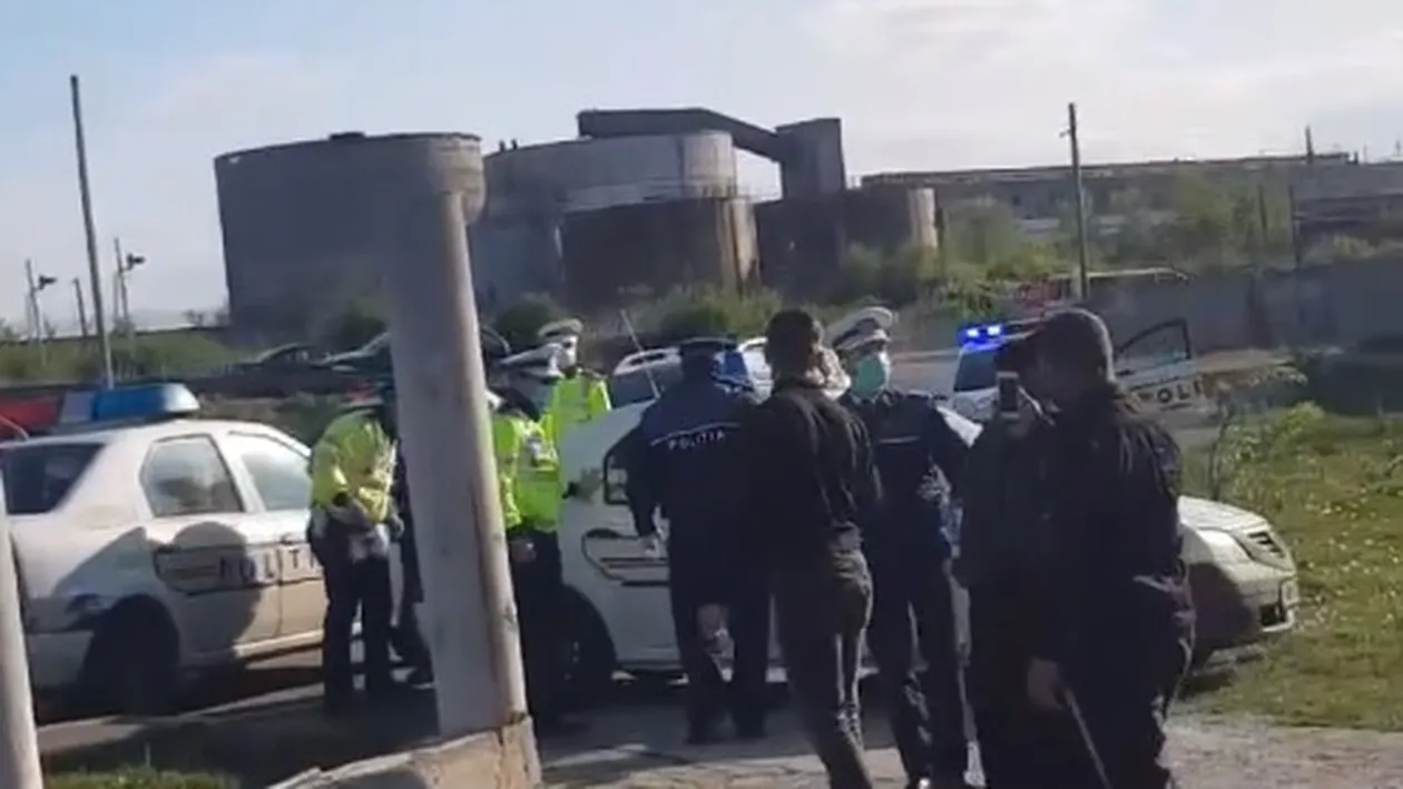 Scene uluitoare în Bărbulești! Un bărbat aflat la volan nu a oprit la semnalul polițiștilor. Oamenii legii au scos pistoalele din dotare