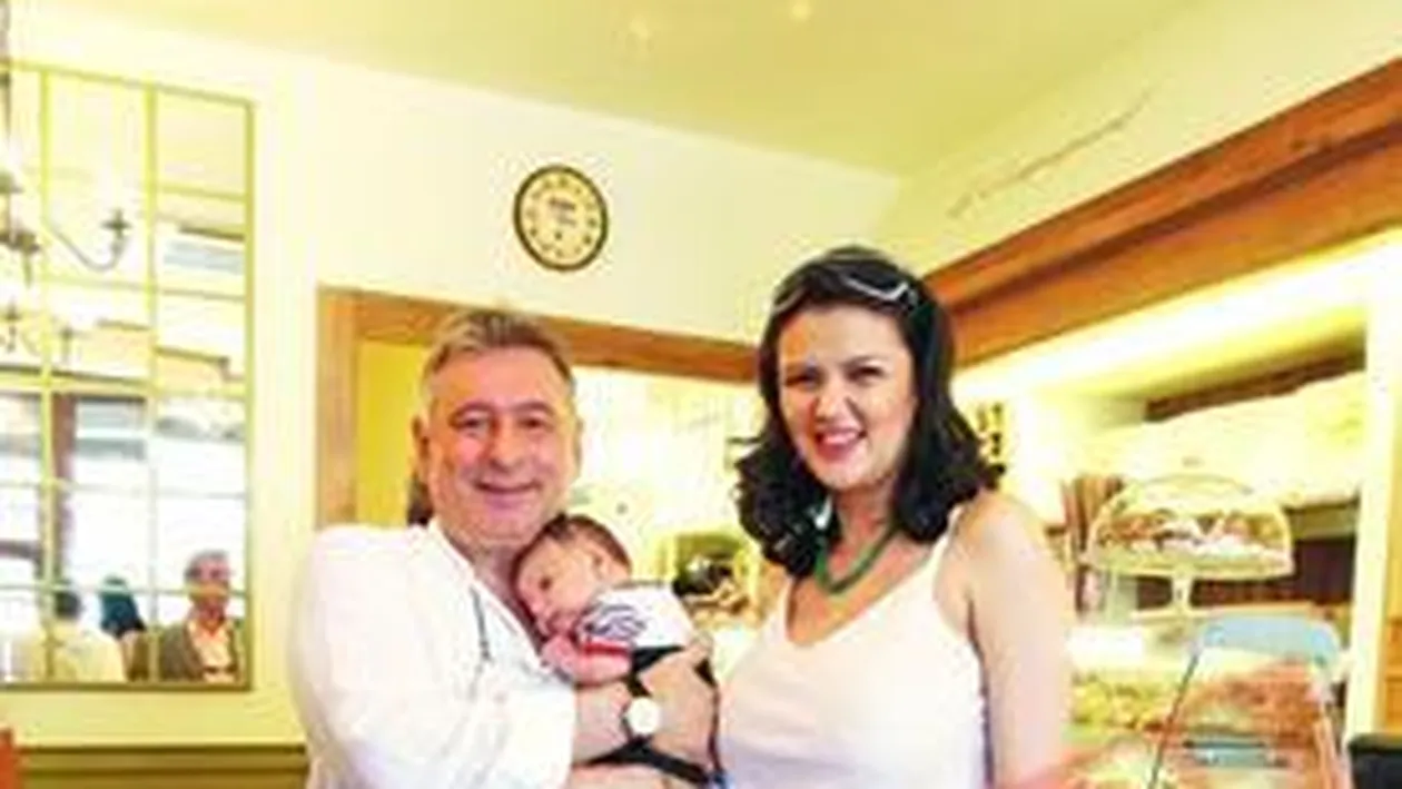 Madalin Voicu si-a scos bebelusul la cafenea