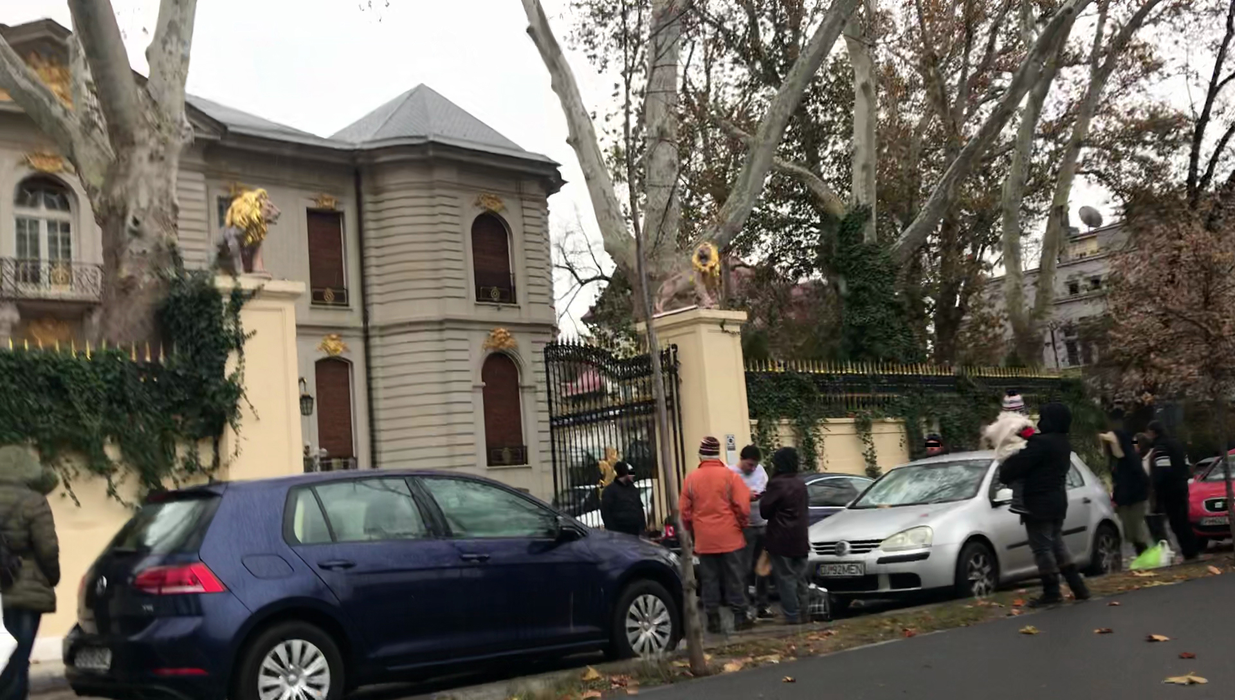 Ionuț Luțu, cancelarul lui Gigi Becali, și-a deschis ”punct de lucru” la poarta Palatului din Aleea Alexandru!