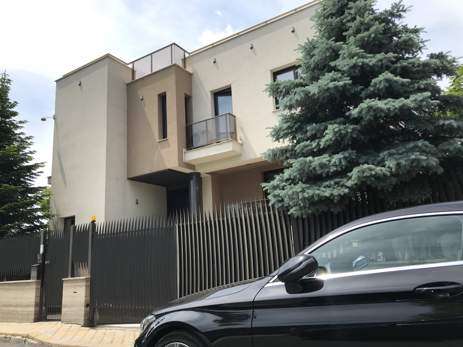 Cosmin Olăroiu ar cere 1,5 milioane € pentru ”palatul” din cartierul bogătașilor!