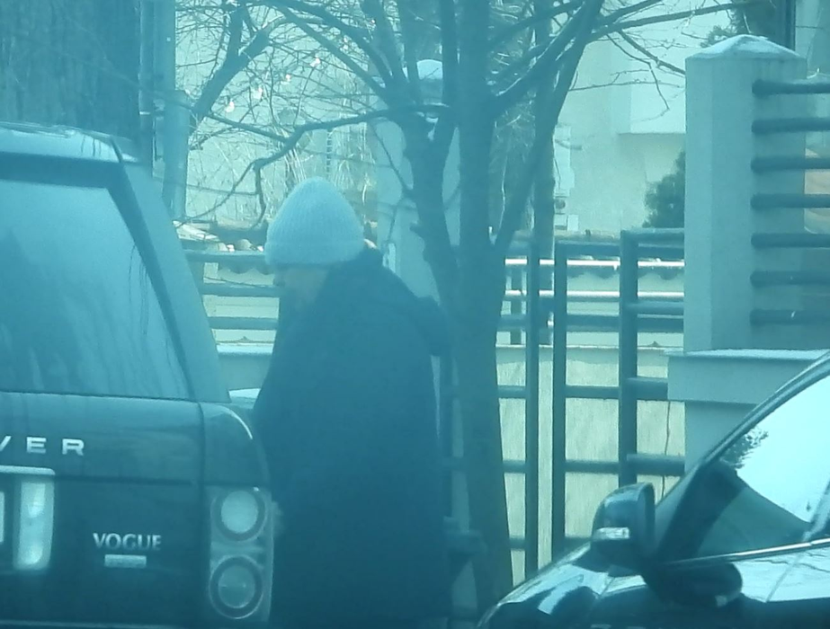 Mircea Lucescu urcă în mașină