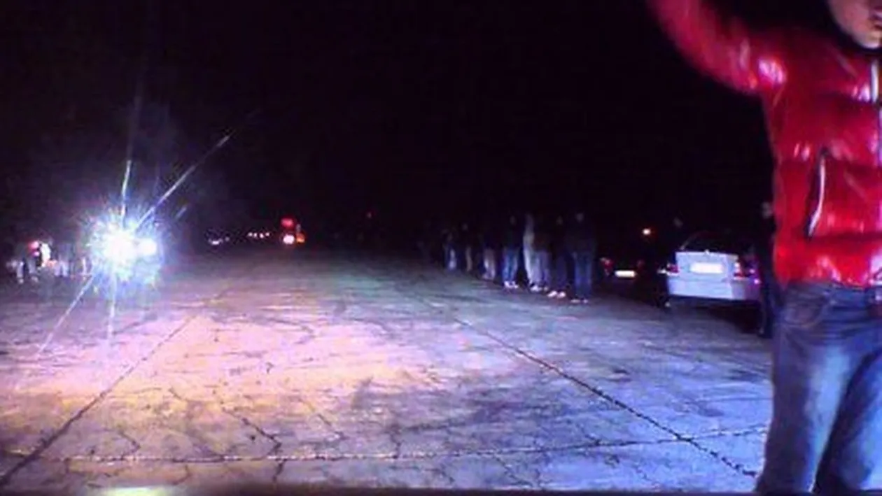 Acest tânăr a fost înjunghiat în timpul unei curse ilegale de maşini! Totul s-a întâmplat pe una dintre pistele Aeroportului din Craiova