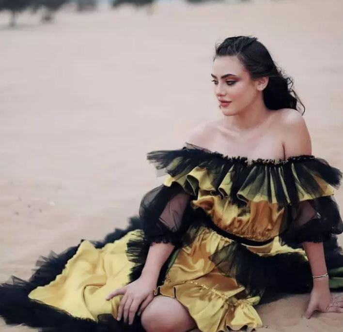 Adina Asăvoaiei a devenit mămică pentru prima oară! ”Păpușa de la Glina” ar fi născut în mare secret la doar 17 ani
