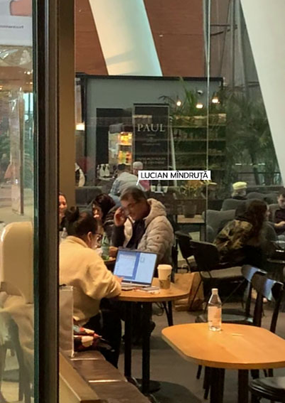 Lucian Mândruță, realizator Digi FM, la o cafea și o apă plată, alături de soția lui
