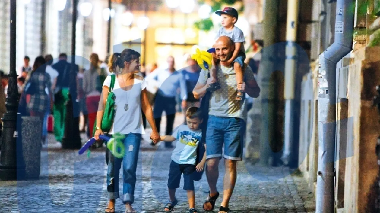 Sunt gelosi sau se tem ca sotiile lor nu sunt prea aratoase? Vezi cum arata consoartele barbatilor care isi tin femeile ascunse!