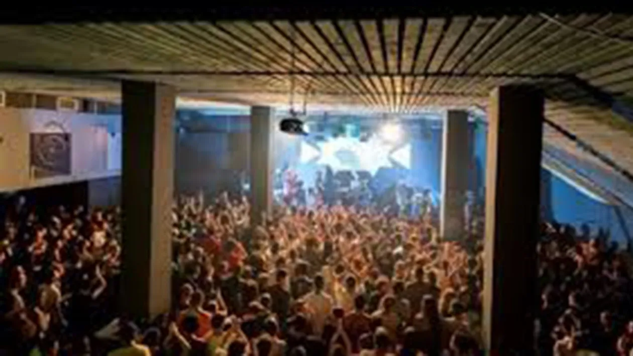 S-a intamplat la o luna de la TRAGEDIE! Un ranit in clubul Colectiv, transportat cu o aeronava MAI in Austria