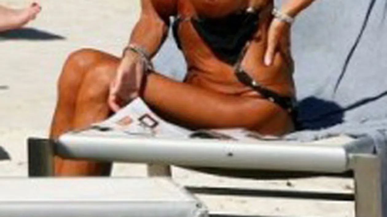 Donatella Versace face topless la 54 de ani