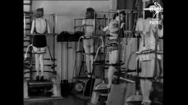 Video din alta epoca! Uite cum arata fitness-ul in anii '40 - Femeile se lasau lovite si strivite de aparate electrice fara niciun efect