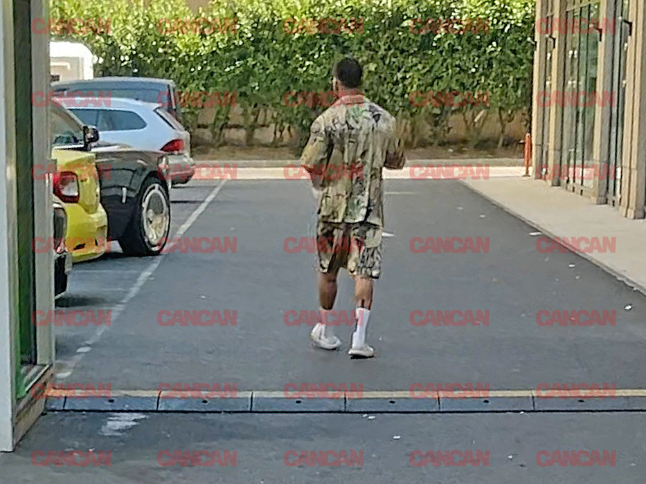 Vloggerul iese din supermarket