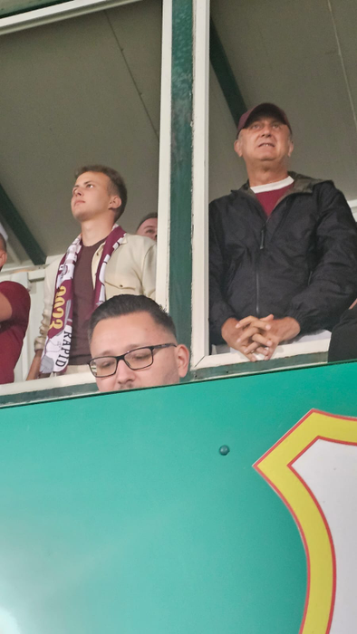 Spectacol la meciul FC Argeș – Rapid: fanele lui Dobrin au eclipsat fazele de joc cu ținutele lor provocatoare!