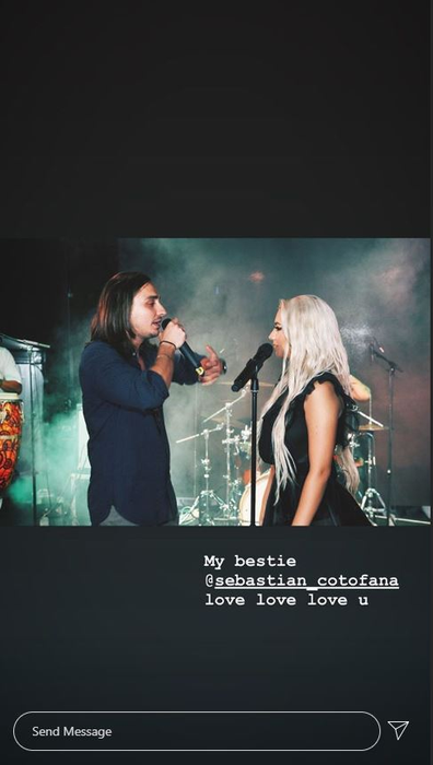 Gina Pistol și Smiley, fotografiați în ipostare tandre! Prezentatoarea de la Antena 1 l-a pipăit într-o zonă intimă pe artist în timp ce erau la o petrecere
