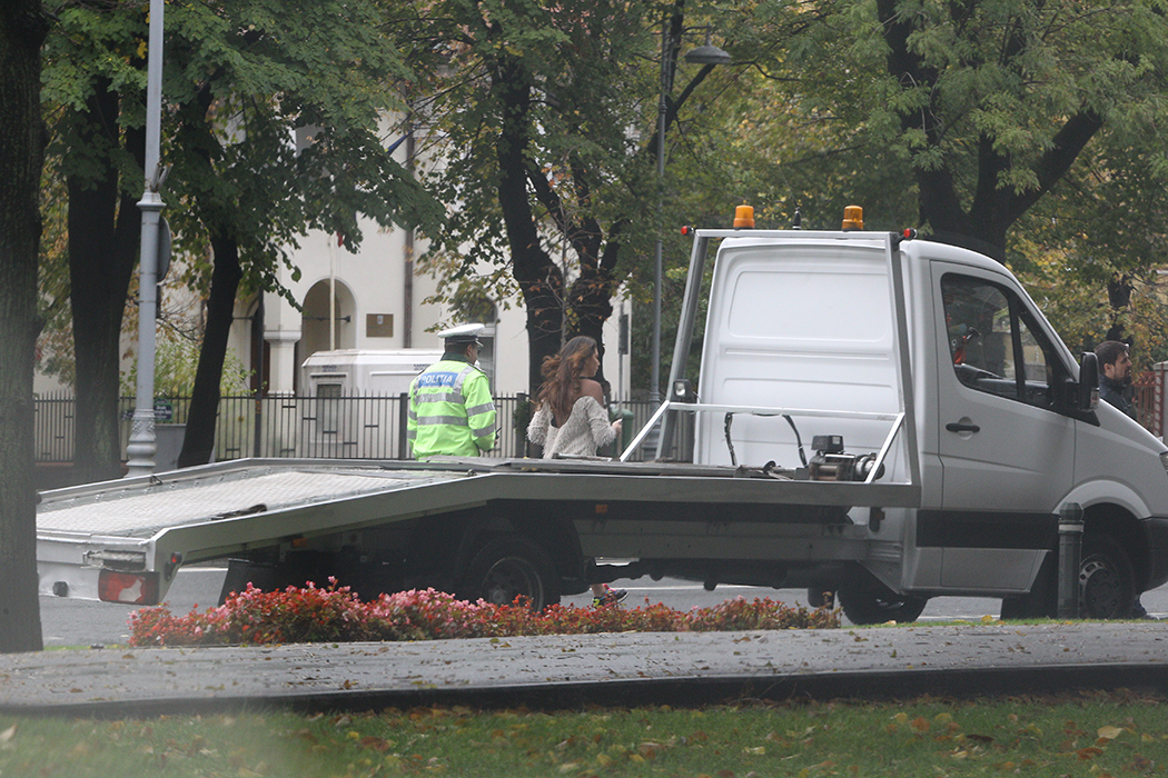 Ultima oră: accident uluitor în centrul Bucureştilor! Fostul boss milionar de la ”Asigurări” şi-a izbit de stâlp Ferrari-ul de 350 mii €!