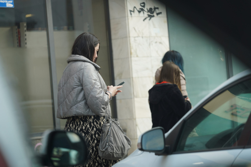 Amalia Năstase a terminat cumpărăturile și pleacă acasă (Foto: CANCAN.RO)