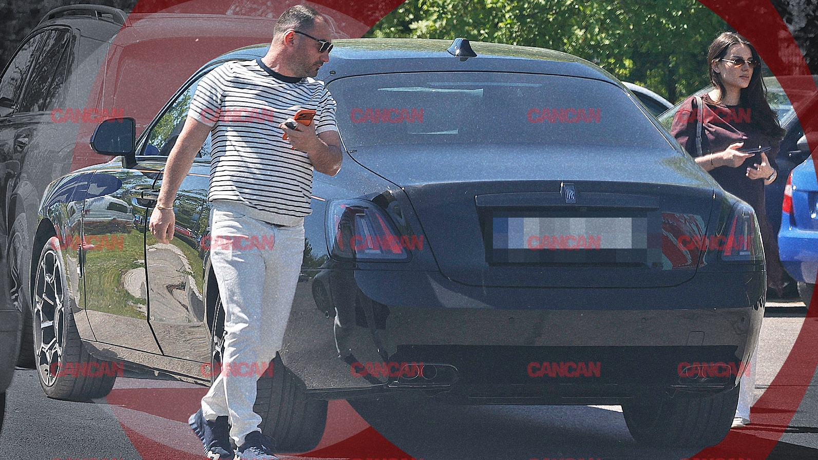Bijuteria de 500.000 € a fost eclipsată. Paul Nicolau a coborat din Rolls, dar iubi a furat toate privirile