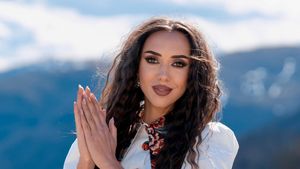 Jessie Baneș îi colindă pe români în pragul sărbătorilor: „La masa lui Hristos”