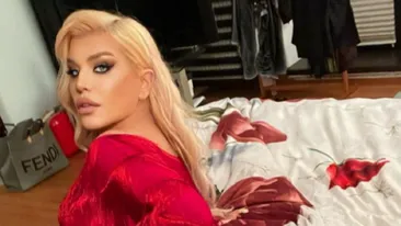 Loredana Groza, ședință foto în...pat. Internauții nu s-au putut abține: ”Te-ai tăiat ca maioneza”