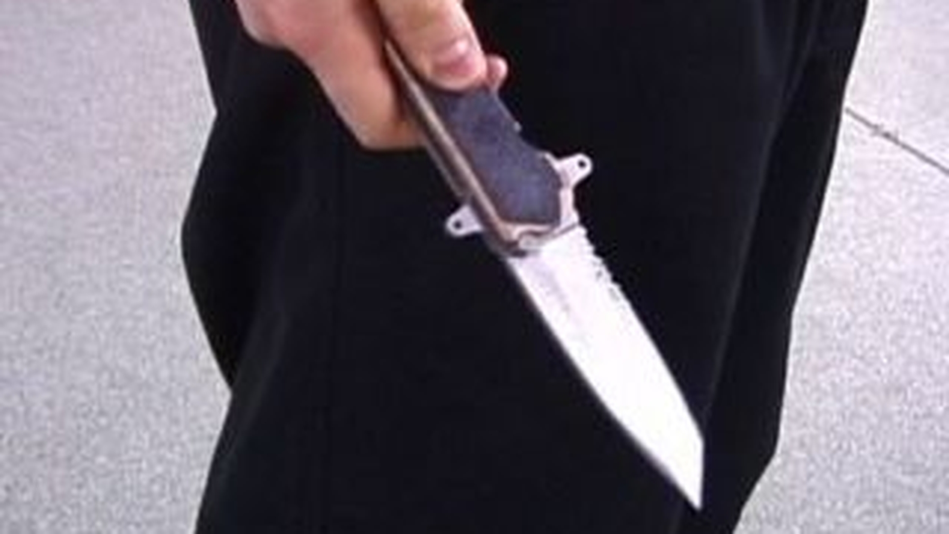 VIDEO O femeie de 37 de ani a fost injunghiata mortal cu un briceag de sotul ei