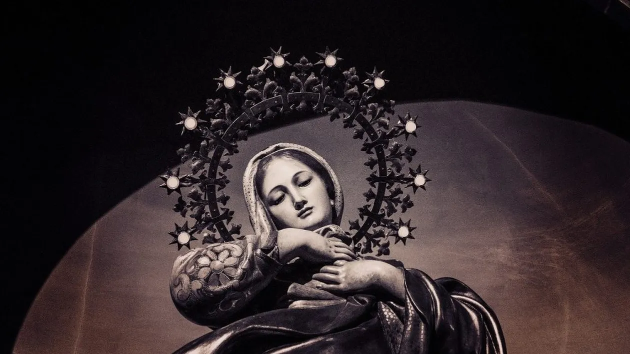 Oamenii au crezut că nu văd bine! Fotografia cu Fecioara Maria, apărută pe cer, devenită virală: „Este semnul pe care-l aşteptam”