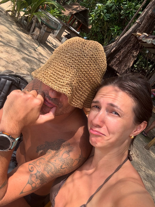 Radu Vâlcan nu a venit cu mâna goală din Thailanda! Cu ce s-a întors la Adela Popescu după ce filmările pentru Insula Iubirii s-au încheiat: „Exotice”
