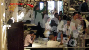 Fratele Elenei Gheorghe s-a rupt pe manele, cu doua blonde! Uite cum s-a dat in spectacol!