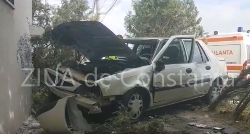 Accident uluitor la Constanța! A intrat cu mașina într-un bloc