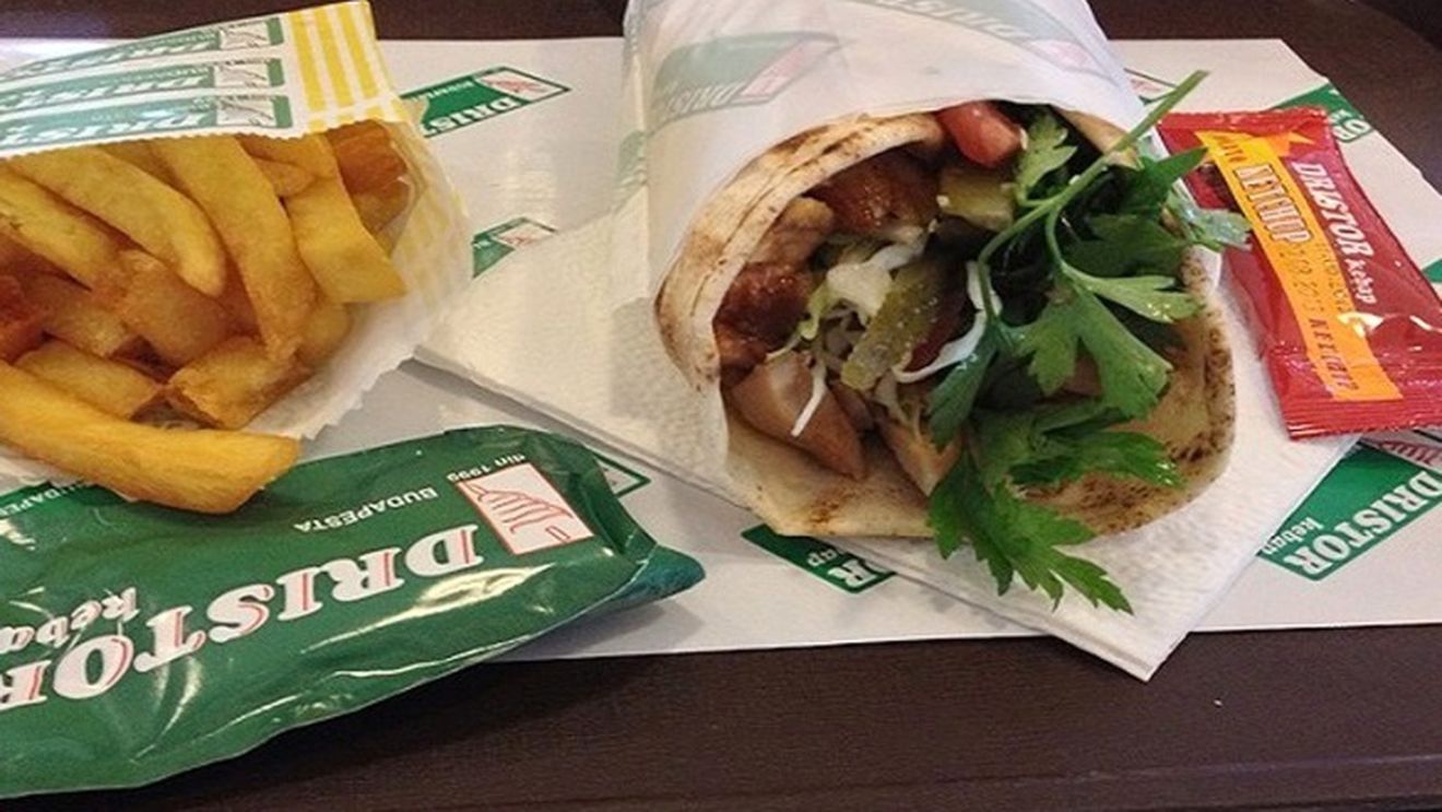 Ce conține, de fapt, faimoasa shaorma de la Dristor Kebap și câte calorii are „una cu de toate”. Secretele din interiorul „deliciului” culinar