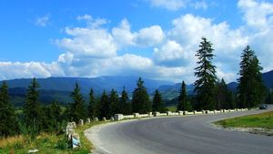 Șoseaua din România care te face să uiți de Transalpina și de Transfăgărășan! Prea puțini turiști o cunosc, dar este unică în țara noastră