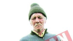 Baietel de sase ani batut cu biciul de bunicul sau