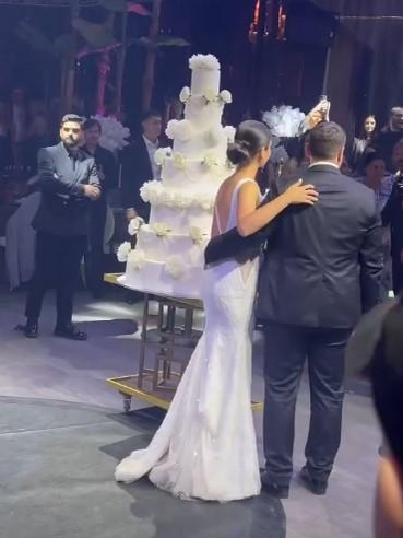 Enzo de la Chefi la cuțite s-a căsătorit religios cu Cristina Ene! Primele imagini de la nunta nepotului lui Joshua Castellano