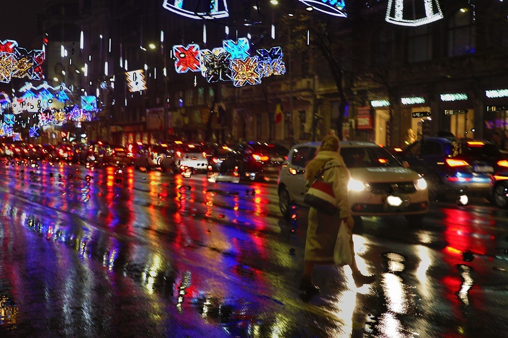 VIDEO / S-au aprins luminiţele de Crăciun! Programul din Bucureşti şi din ţară