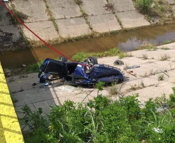 Sfârșit tragic pentru un tânăr din Olt! A murit după ce a căzut cu mașina într-un canal