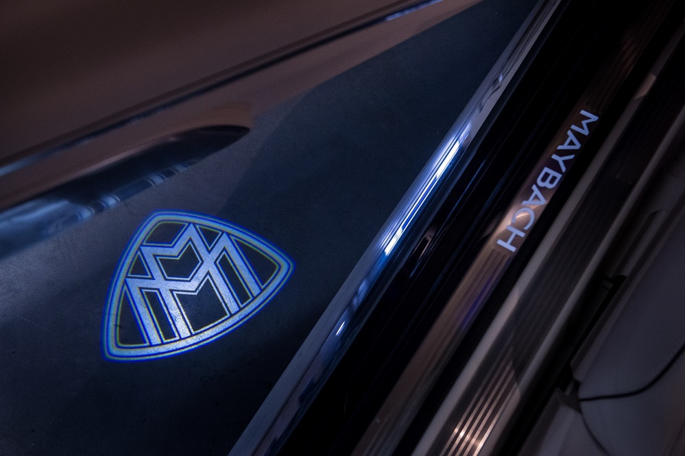 FOTO / Ion Ţiriac, primul posesor din lume al noului bolid Maybach S650 Cabriolet! Câţi bani a scos din conturi fostul tenismen