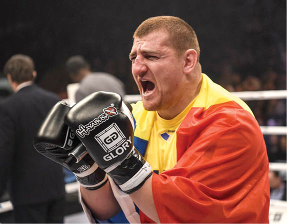 Cătălin Moroșanu este luptătorul care face spectacol în ring