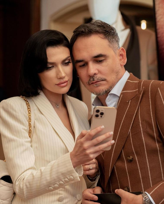 Răzvan Simion nu mai arată așa cum știai. S-a vopsit, adio păr grizonat