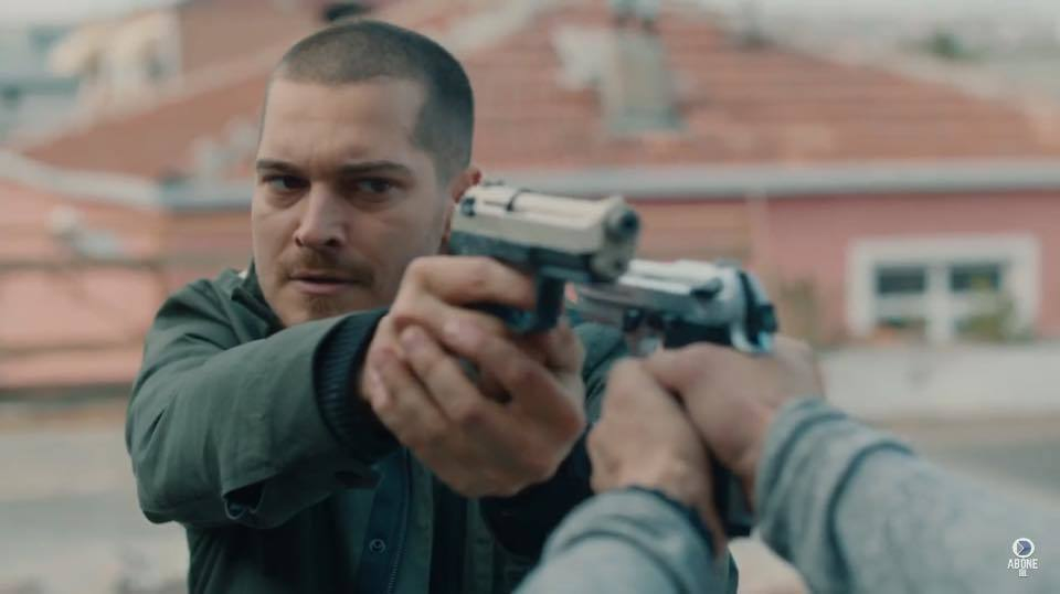 Cagatay Ulusoy, cunoscut publicului din România din serialul “Yaman”, difuzat de Kanal D, a făcut o schimbare radicală de look pentru un nou rol!