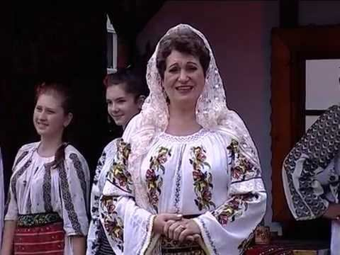 Nu e nici Delia, nici Andra! Ea e cea mai bogată cântăreaţă din România