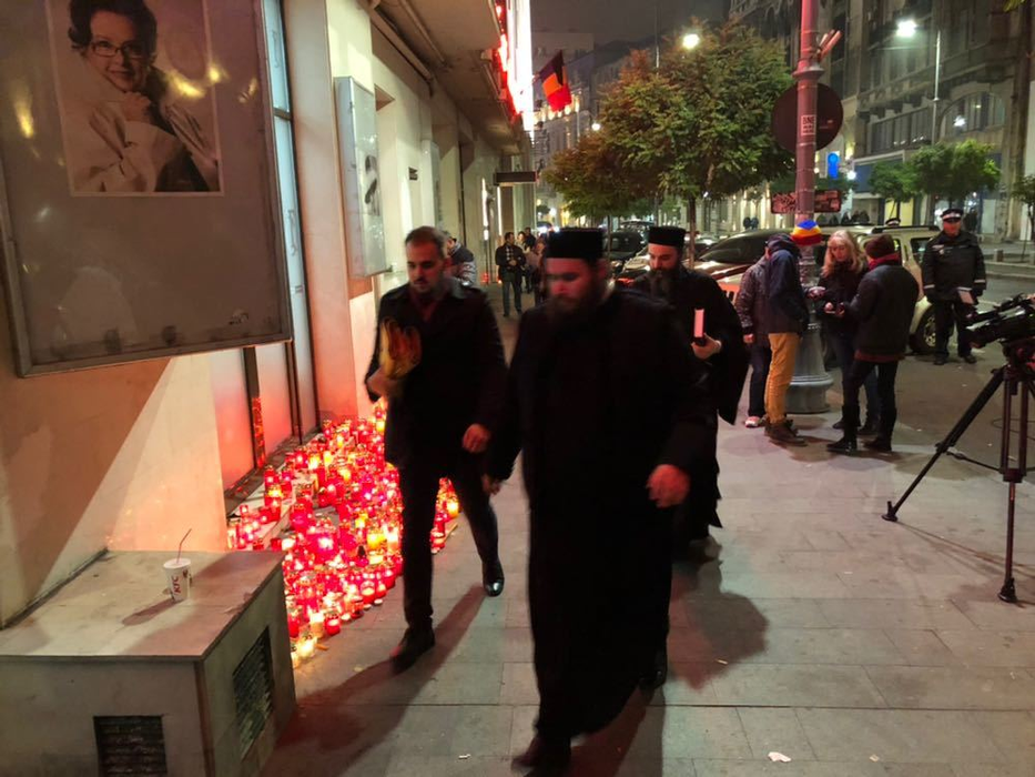 Colegii şi prietenii au venit să-şi ia rămas bun de la Stela Popescu! CANCAN.ro transmite imagini live de la priveghi