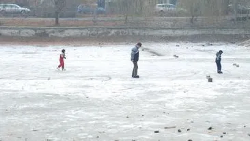 Incident la Gherla! Un copil de 6 ani a căzut în Someşul Mic! Băiatul este căutat de pompieri