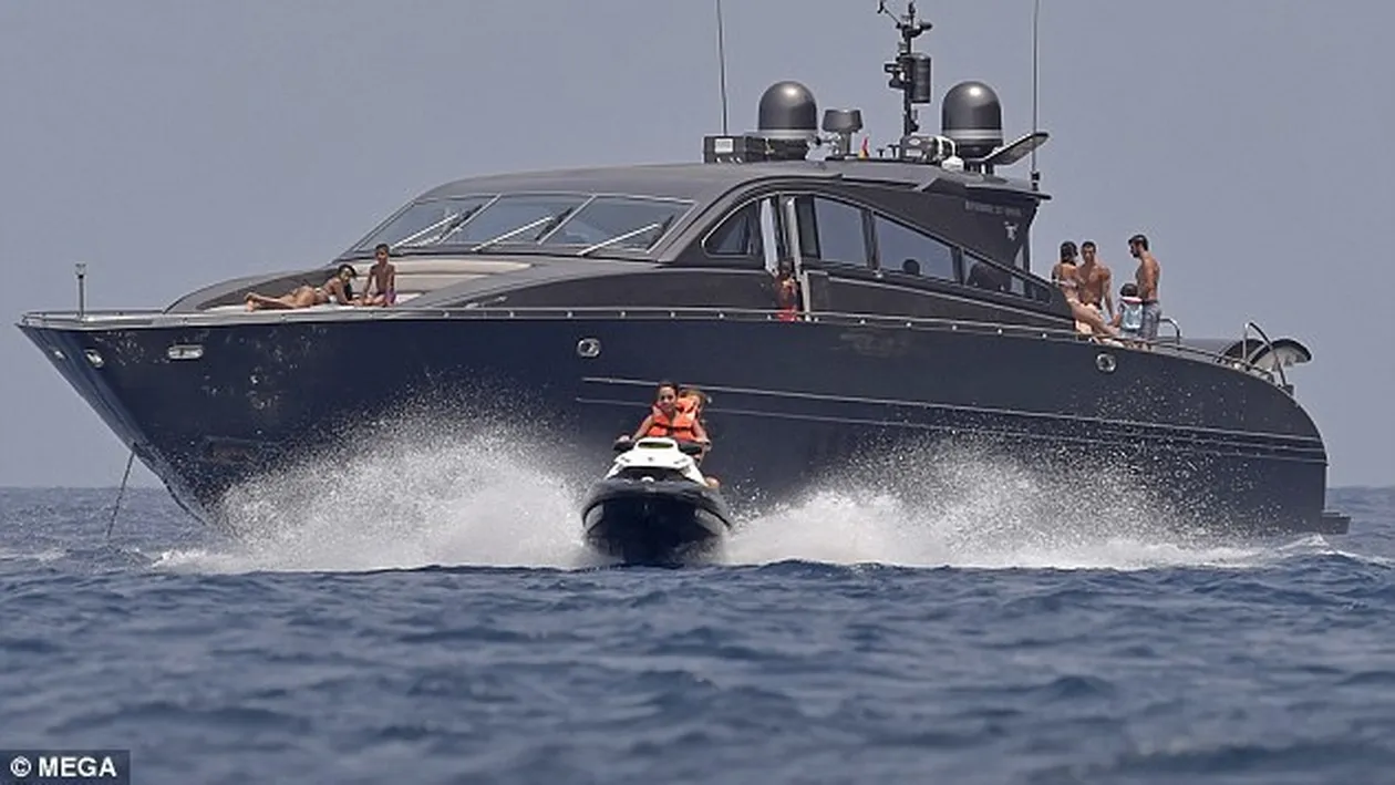 Iahtul lui Cristiano Ronaldo, inspectat! Alături de starul lui Real Madrid se afla şi iubita lui, Georgina Rodriguez