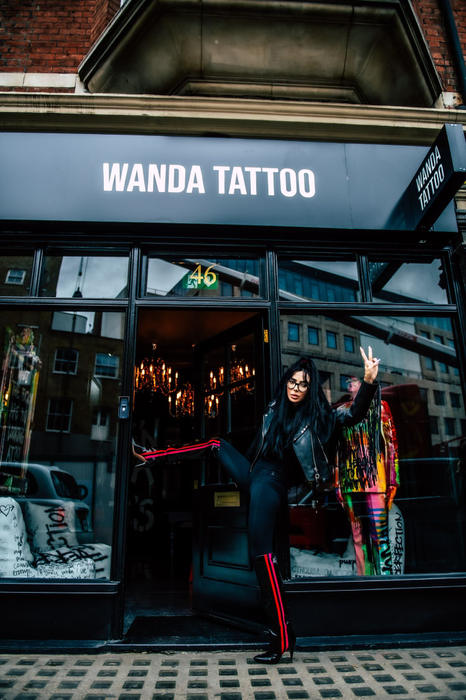 DJ Wanda și-a deschis salon de tatuaje, în Londra