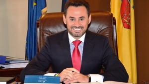 Filmări exclusive cu Gheorghe Falcă din Les Deux Alpes. Şeful de campanie al PNL, vacanţă de miliardar în Alpi după ce a pierdut alegerile!