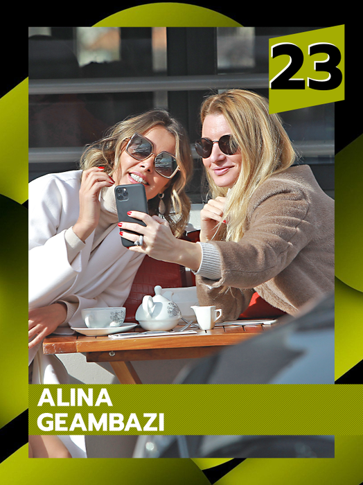TOP 50 de vedete care au înfierbântat rețelele! Mădălina Ghenea, Bianca Drăgușanu și Antonia au transformat selfie-ul în artă