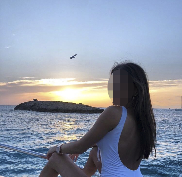 Ex-manechina din Urlați, o tânără foarte atrăgătoare