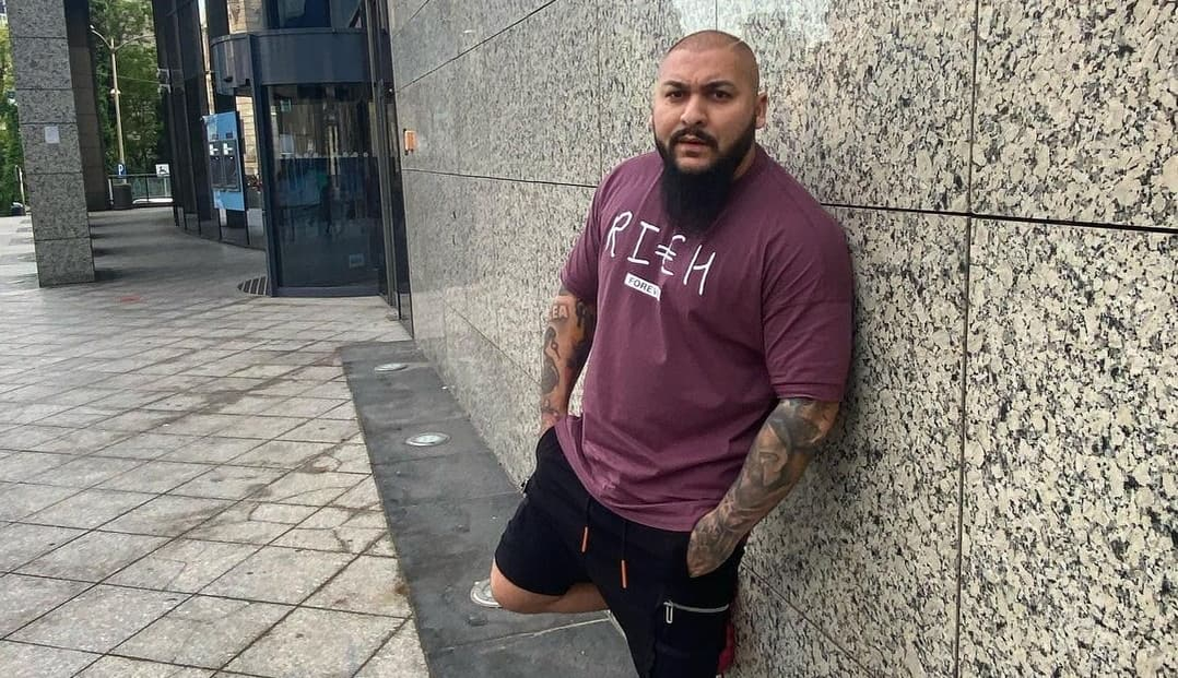 Nu i-a fost frică de lege! Dani Mocanu, prins la volan cu permisul suspendat. Artistului i-a fost făcut dosar penal