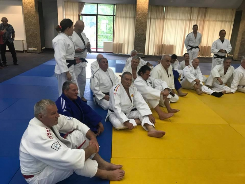 Veteranii și campionii judoului românesc, prezenți la deschiderea Stagiului Național al Arbitrilor și Antrenorilor de Judo