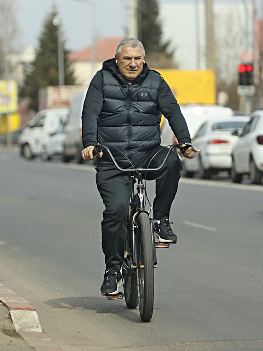 Victor Becali a făcut un hobby pentru mersul pe bicicletă (Foto: CANCAN.RO)