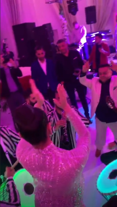 Cum s-a îmbrăcat soția lui Adrian Minune la nunta fiicei sale. Primele imagini cu Karmen în rochie de mireasă. FOTO