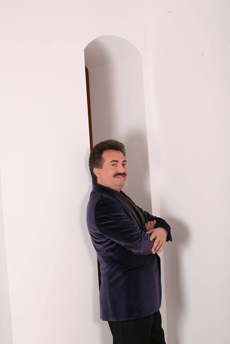 Doru Gușman îi îngrijește mormântul regretatului artist (Foto: Facebook)